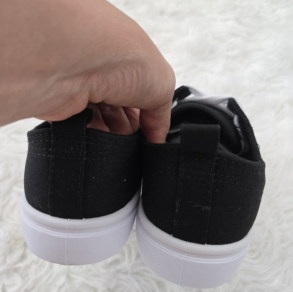 FabKids Lace Up Sneakers Solid Canvas Black. Size 3. New. - Picture 4 of 6
